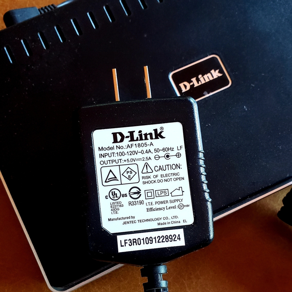 D-LINK DIR-615 Wireless Router with Dual Antennas in Box - EUC - Picture 12 of 15